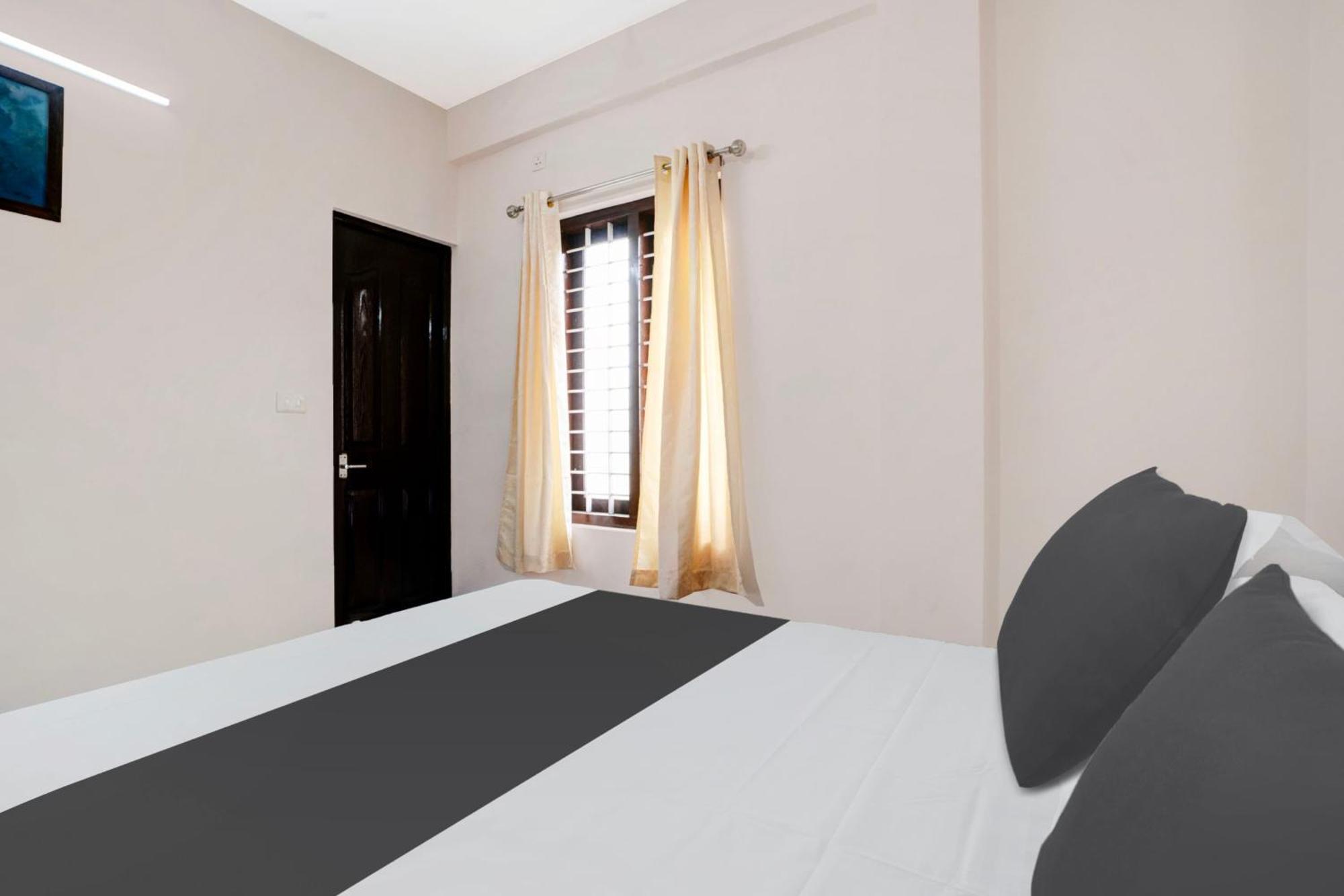 Hotel O Grand Residency Ambalapulai Exterior photo