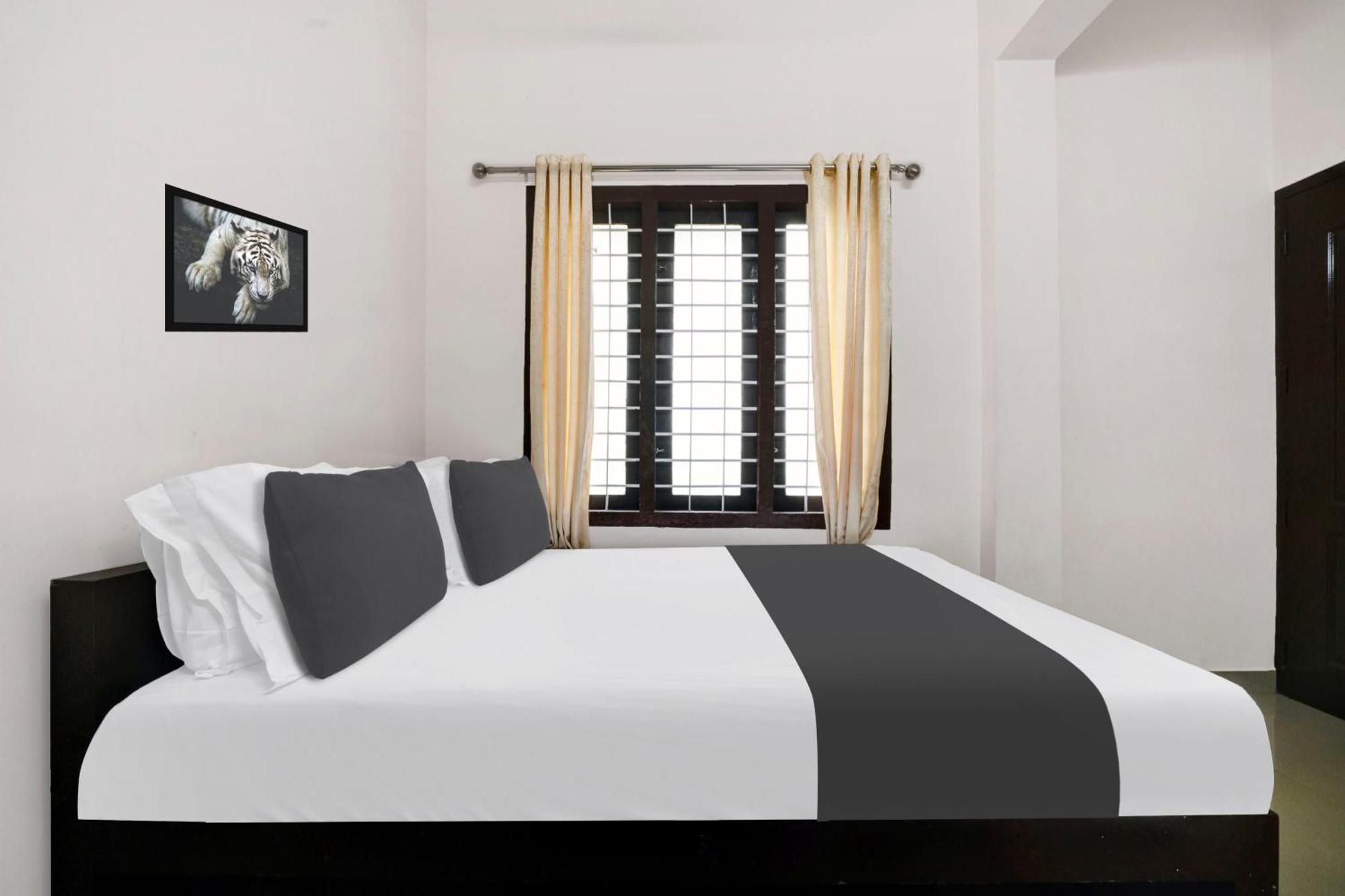 Hotel O Grand Residency Ambalapulai Exterior photo